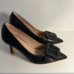 Chic Black Heels with Statement Buckle